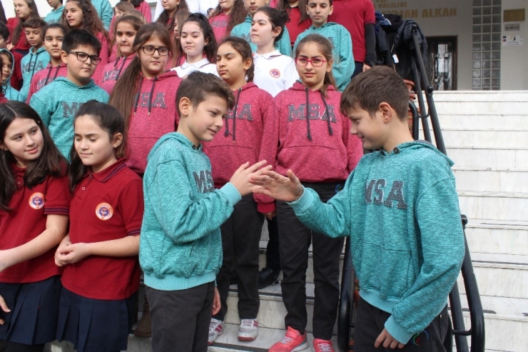 Bu Okulda 33 İkiz, Bir Üçüz Öğrenci Var