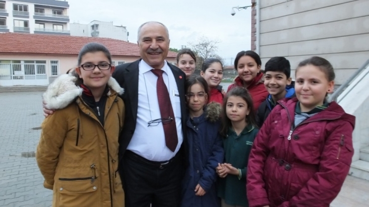 37 Yıllık Okul Müdürü Öğrencilerine Veda Etti