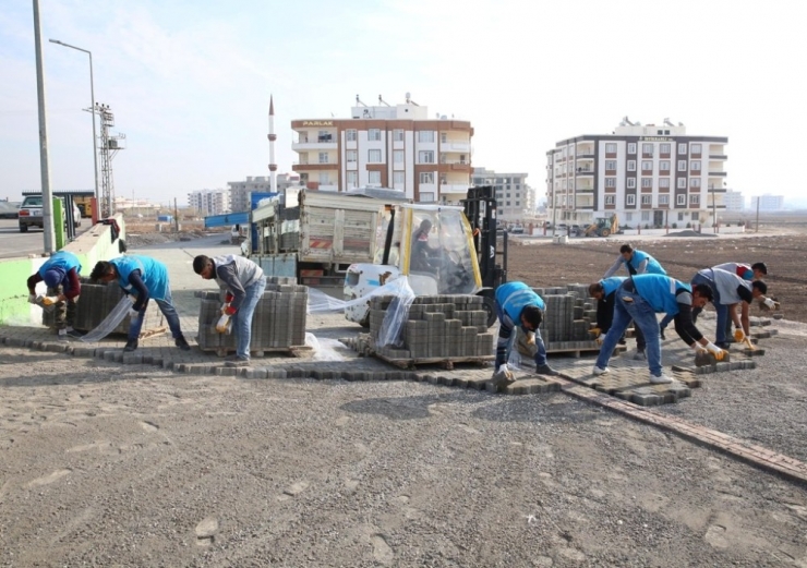 Konuklu’da Parke Döşeme Çalışmaları Devam Ediyor