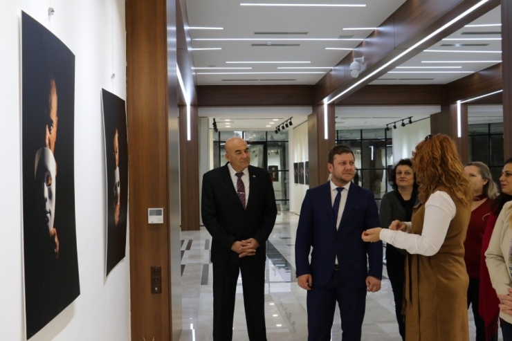 Manisa’da ‘Maske Hayatlar’ Sergisi Görücüye Çıktı