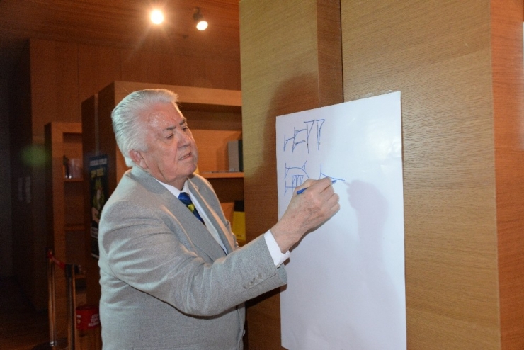 “Ölü Dillerin Efendisi” Sümerolog Veysel Donbaz Bergama’da