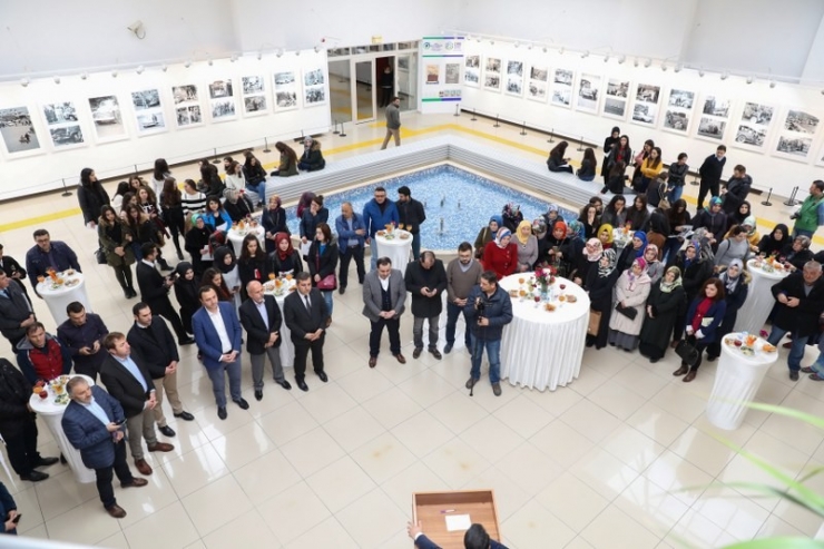 “Onun Arabası Var” Fotoğraf Sergisi Açıldı