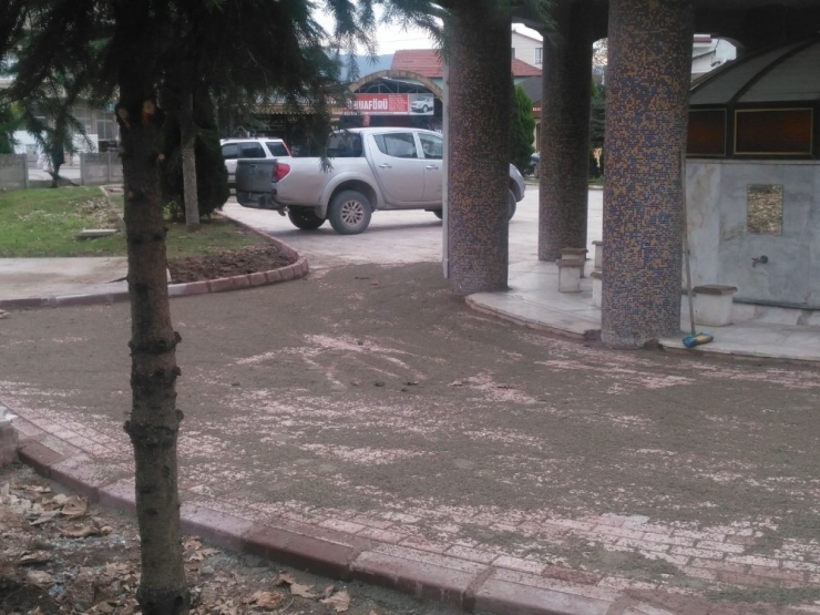 Kartepe Dumlupınar Camii Bahçesi Düzenlendi