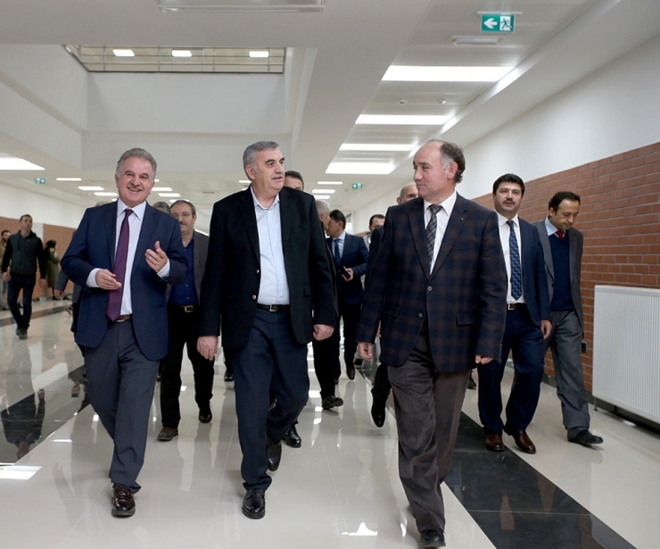 Saü İlahiyat Fakültesi Yeni Yerine Taşındı