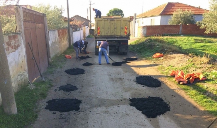 Saruhanlı’da Bozulan Yollara Bakım