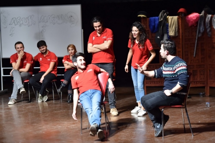 Tiyatro Oyunu Resim Defteri Ve Kitaba Dönüştü