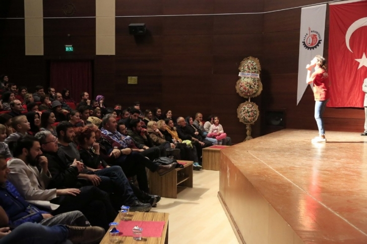 Tiyatro Oyunu Resim Defteri Ve Kitaba Dönüştü