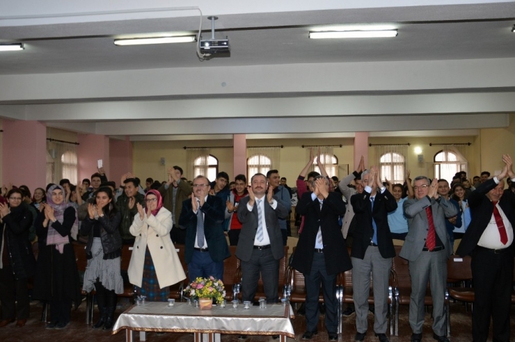 Yeşilçam Karakterlerini Resmeden Engelli Ressamın Hedefi