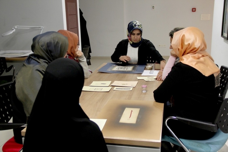 Tezhip Sanatı Öğrencilerle Buluşuyor