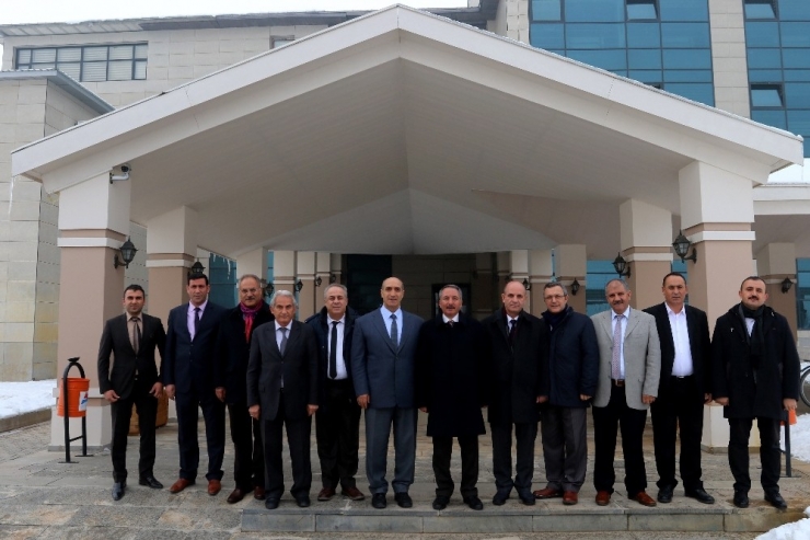 Aiçü’de Eğitim Fakültesi Dekanı Değişti