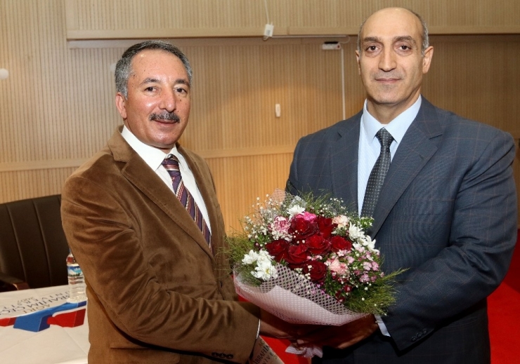 Aiçü’de Eğitim Fakültesi Dekanı Değişti