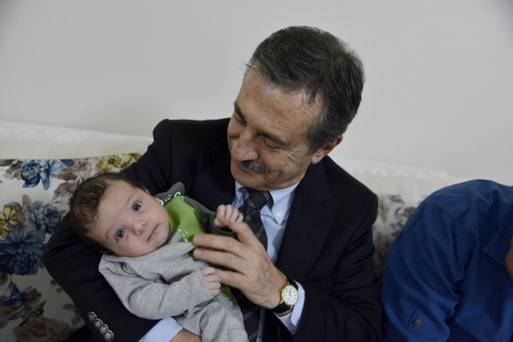 Başkan Ataç, Ünlü Ailesinin Bebek Sevincine Ortak Oldu