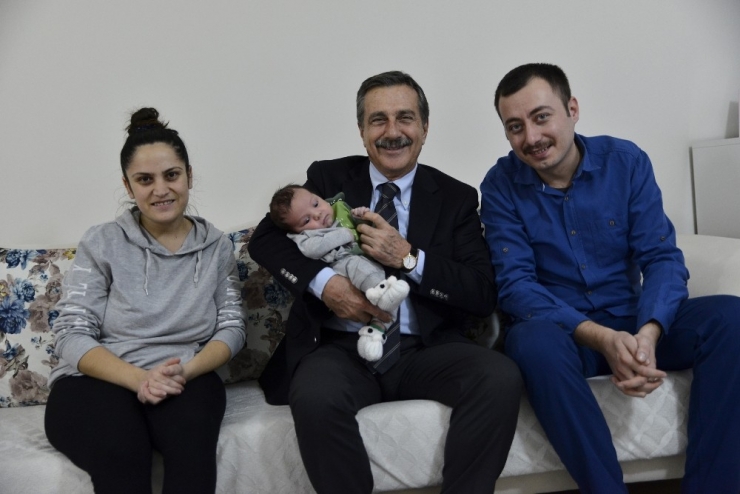 Başkan Ataç, Ünlü Ailesinin Bebek Sevincine Ortak Oldu