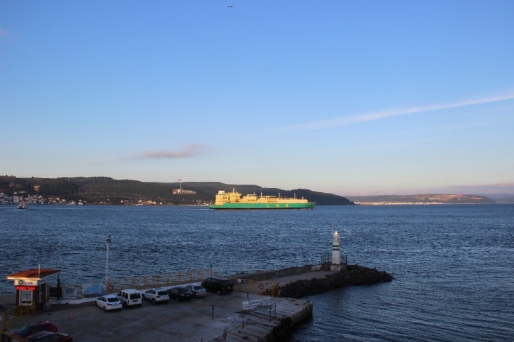 Doğalgaz Tankeri Çanakkale Boğazı’ndan Geçti