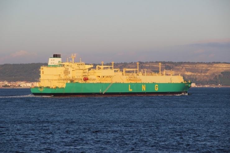 Doğalgaz Tankeri Çanakkale Boğazı’ndan Geçti