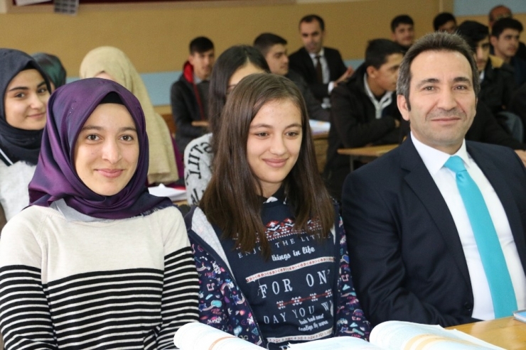 Vali Mantı:“ülkenin Geleceği Öğretmenlerin Elinde”