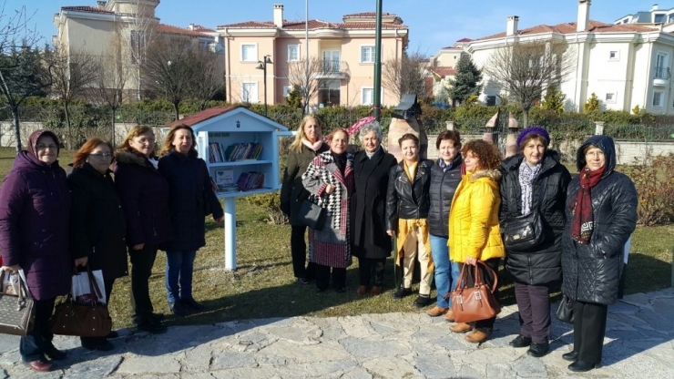Chp’li Kadınlardan Parklara Kitaplık