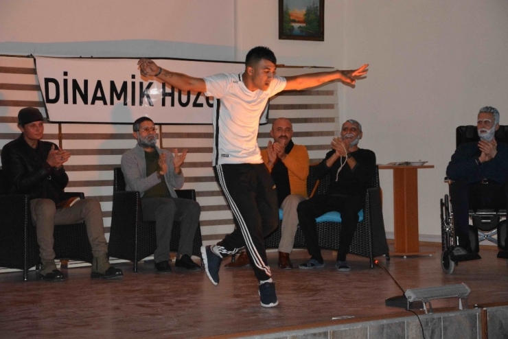 Mahkumlardan Tiyatro Gösterisi