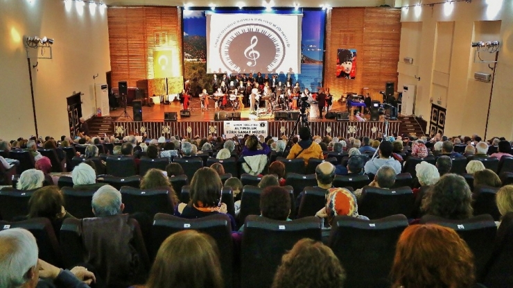 Edremit Halkı, Tsm Konserinde Buluştu
