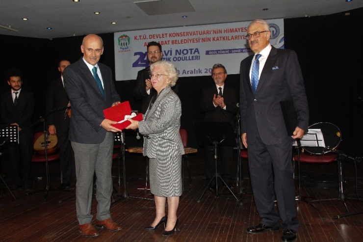 Mavi Nota Müzik Ödülleri Akçaabat’ta Verildi