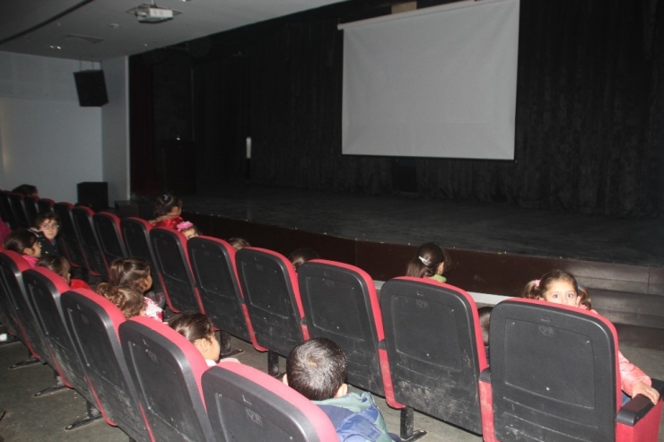 Malazgirtli Öğrencilerin Sinema Keyfi