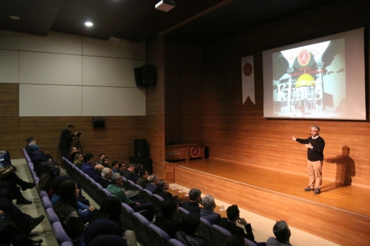 Gazeteci-yazar Şentürk, “Müslümanlar İçin Niyet, Zaman, Mekan Ve Şuur Çok Önemli”