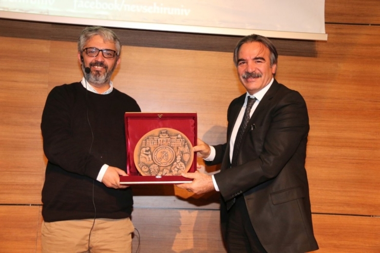 Gazeteci-yazar Şentürk, “Müslümanlar İçin Niyet, Zaman, Mekan Ve Şuur Çok Önemli”