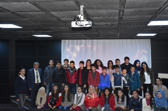 Köy Okulunda Okuyan Çocukların Sinema Heyecanı