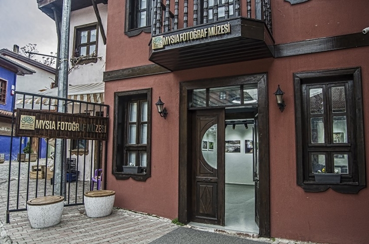 Mysia Fotoğraf Müzesi Meraklıların Akınına Uğruyor