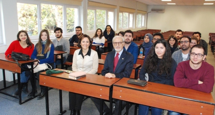 Vecihi Özerdemli, “Eczacı Kendini Çok Yönlü Geliştirmeli”