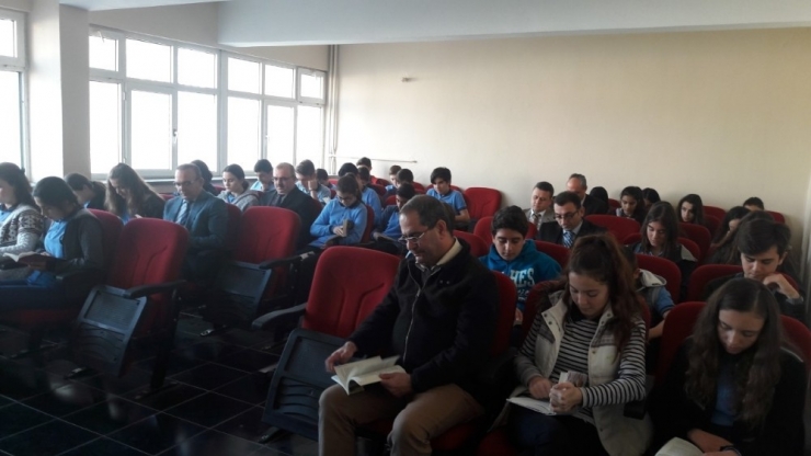 Burhaniye’de Kaymakam Öner, Anadolu Lisesi’nde Okuma Etkinliğine Katıldı
