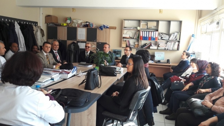 Burhaniye’de Kaymakam Öner, Anadolu Lisesi’nde Okuma Etkinliğine Katıldı