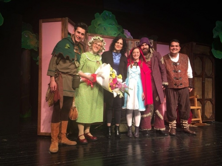 Minikler Kırmızı Başlıklı Kız İle Eğlendi