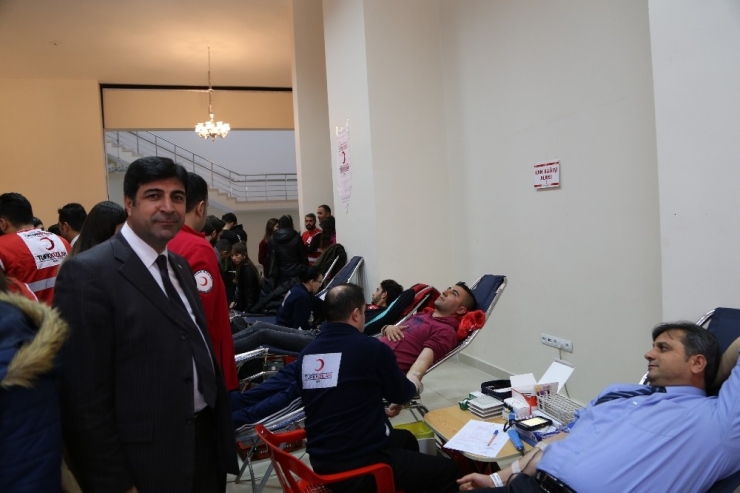 Siirt’te Üniversite Öğrencileri Kan Verdi