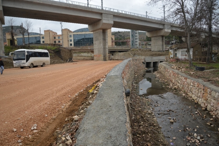 Söğüt Bağlantı Yolu Ve Dere Islahı Çalışması Tamamlanıyor