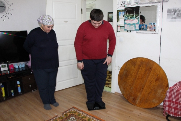190 Kiloydu Şimdi 14 Yaşındaki Oğlundan Daha Zayıf