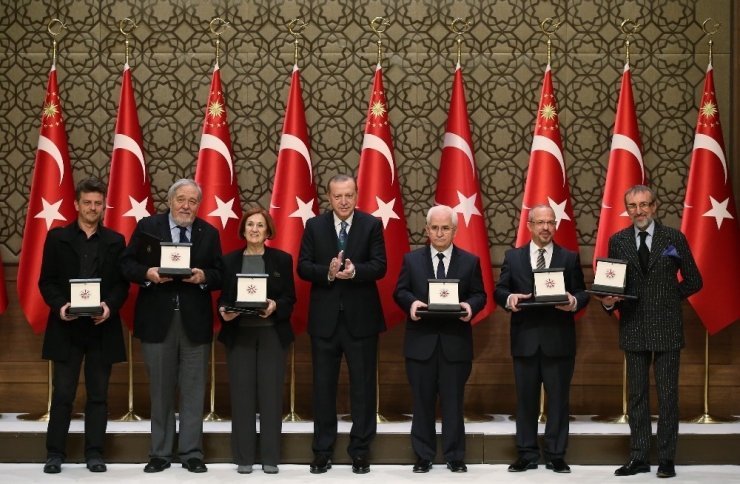 Cumhurbaşkanı Erdoğan: “Türkiye’nin Demokrasi İradesini Dolarlarınızla Satın Alamazsınız”