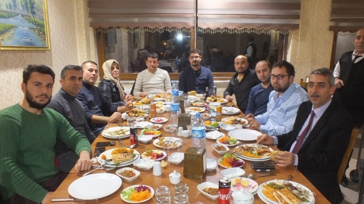 Tayini Çıkan Doktorlara Veda Yemeği