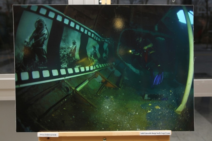 Su Altındaki Atatürk Büstünde Türk Bayrağı Açtılar