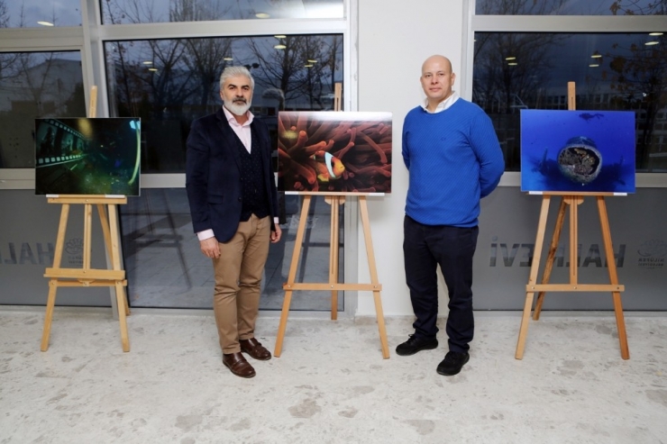 Su Altındaki Atatürk Büstünde Türk Bayrağı Açtılar