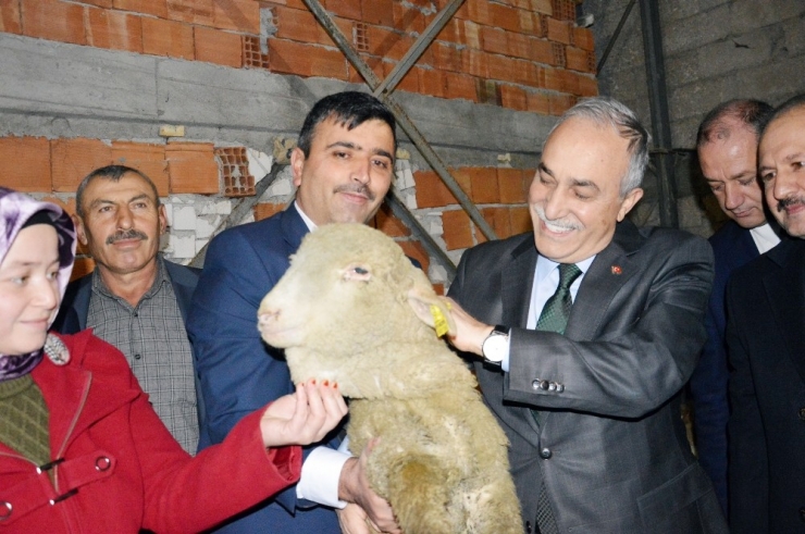 Bakan Fakıbaba: “Üreticilerimizin Yanındayız”