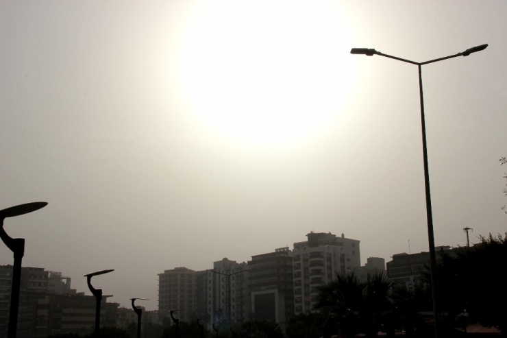 Hatay’ı Toz Bulutu Kapladı