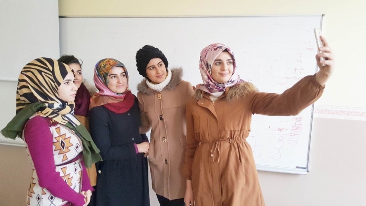 Öğrencilerden Kan Bağışı