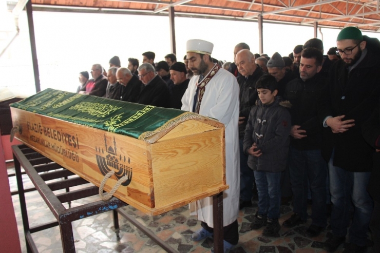 Bir Gün Arayla Ölen Baba Oğul Yan Yana Defnedildi