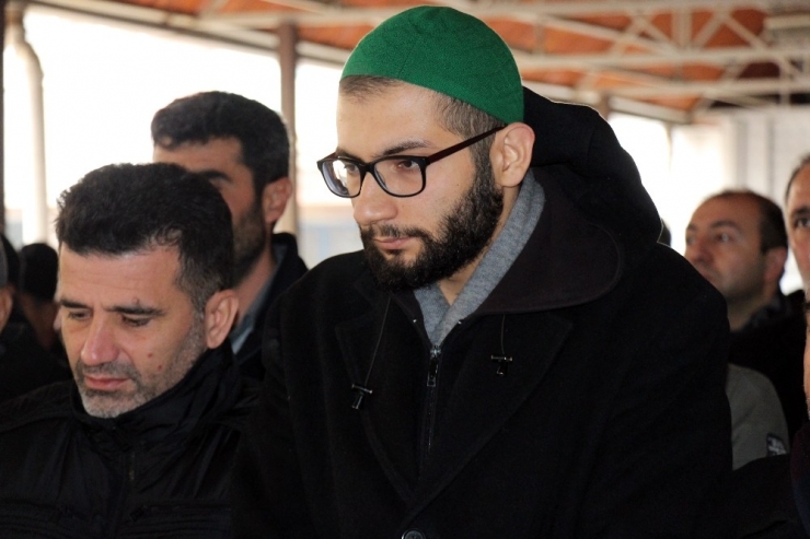 Bir Gün Arayla Ölen Baba Oğul Yan Yana Defnedildi