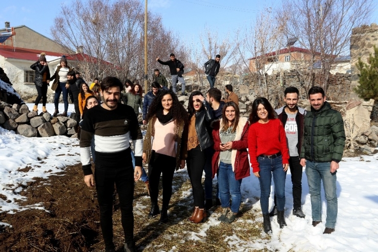 Aiçü Öğrencileri Köy Okullarını Ziyaret Etti