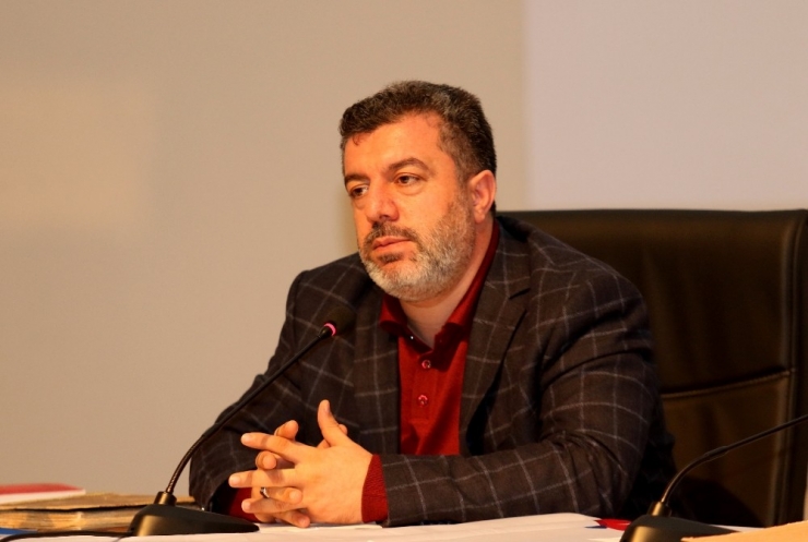 Aiçü’de Konferanslar Devam Ediyor