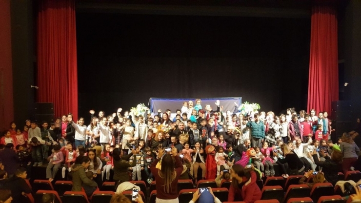 Aydın Şehir Tiyatrosu İki Oyunla Perdelerini Açtı