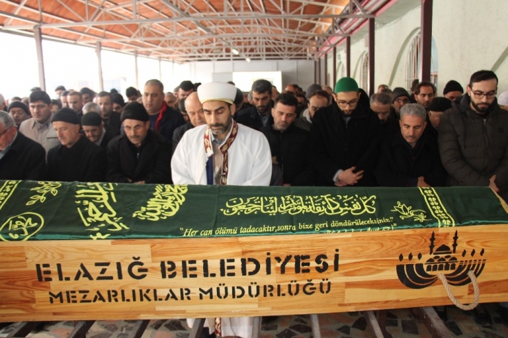 Bir Gün Arayla Ölen Baba Oğul Yan Yana Defnedildi