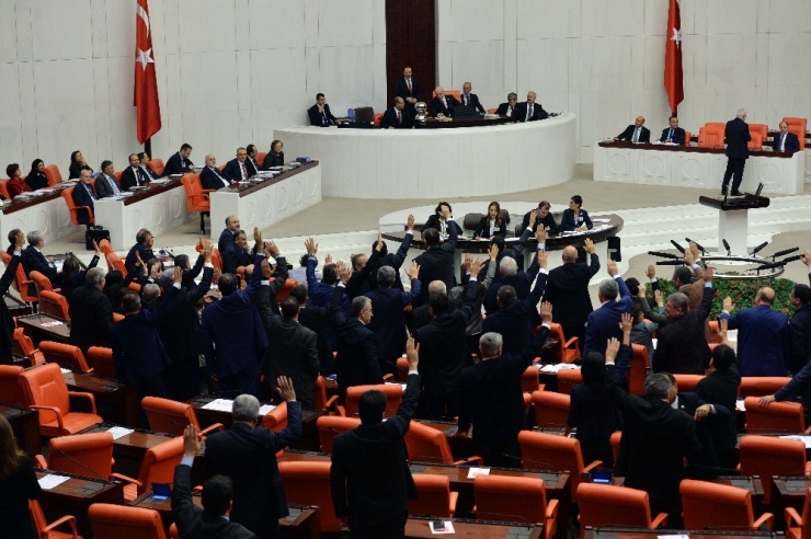 Mecliste Tatil Tartışması